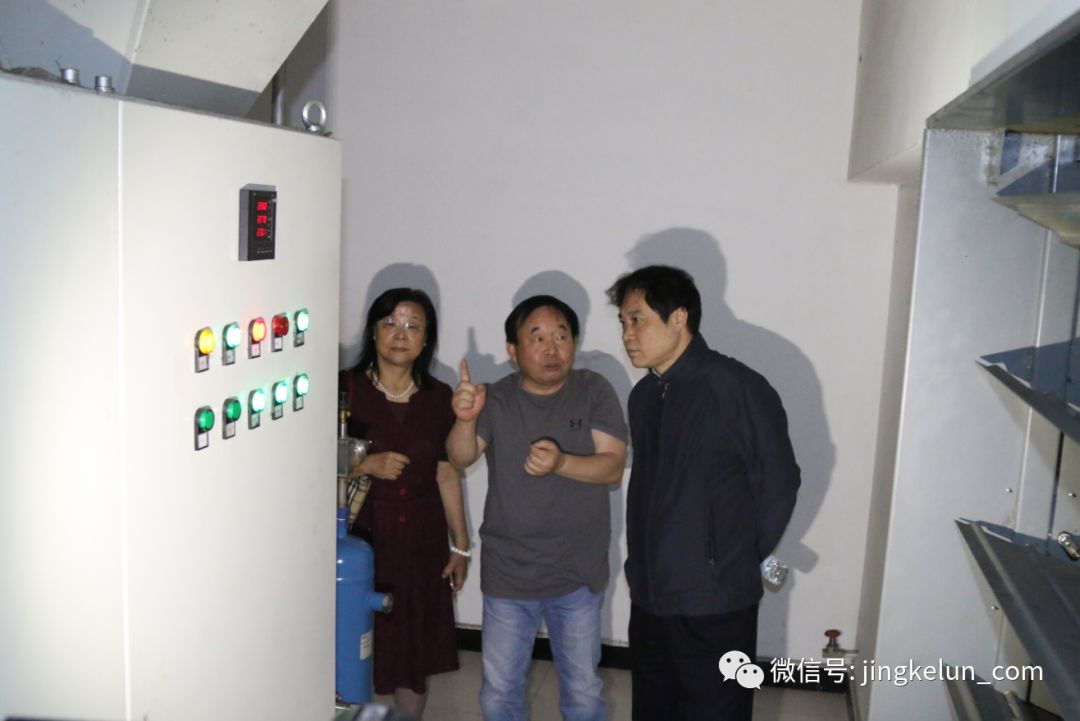 張改平和金林海院士參觀山綠自動化立體冷庫(圖1)